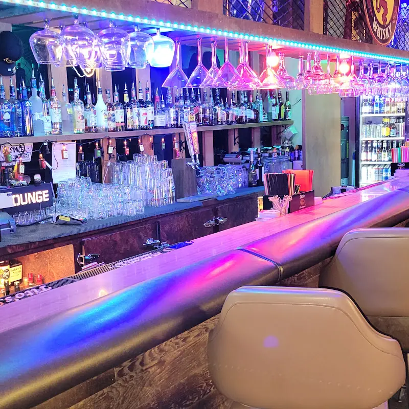 Sirinya's Thai Restaurant & Lounge