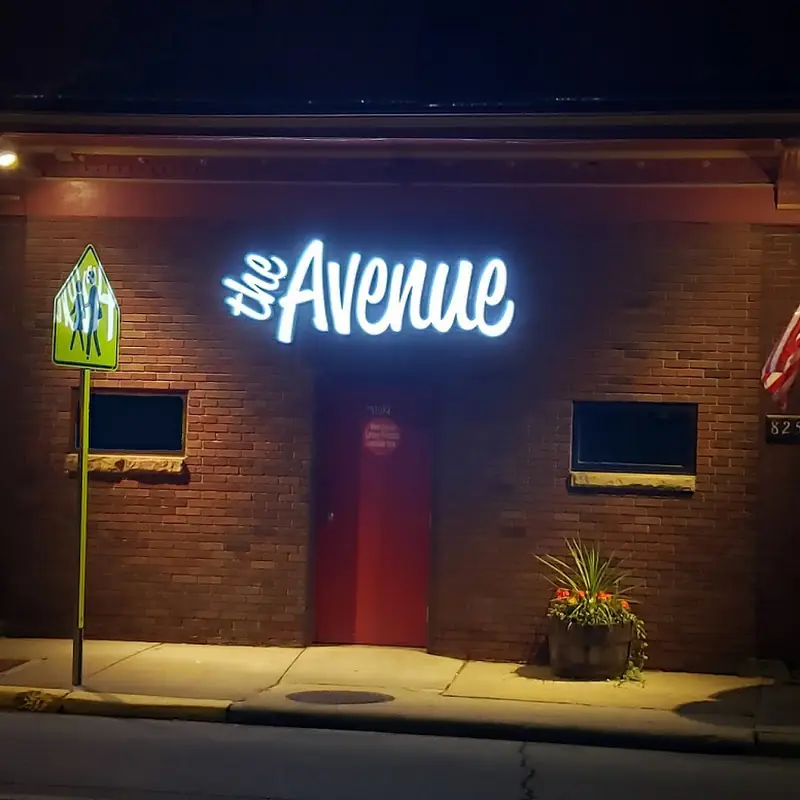The Avenue Bar & Grill