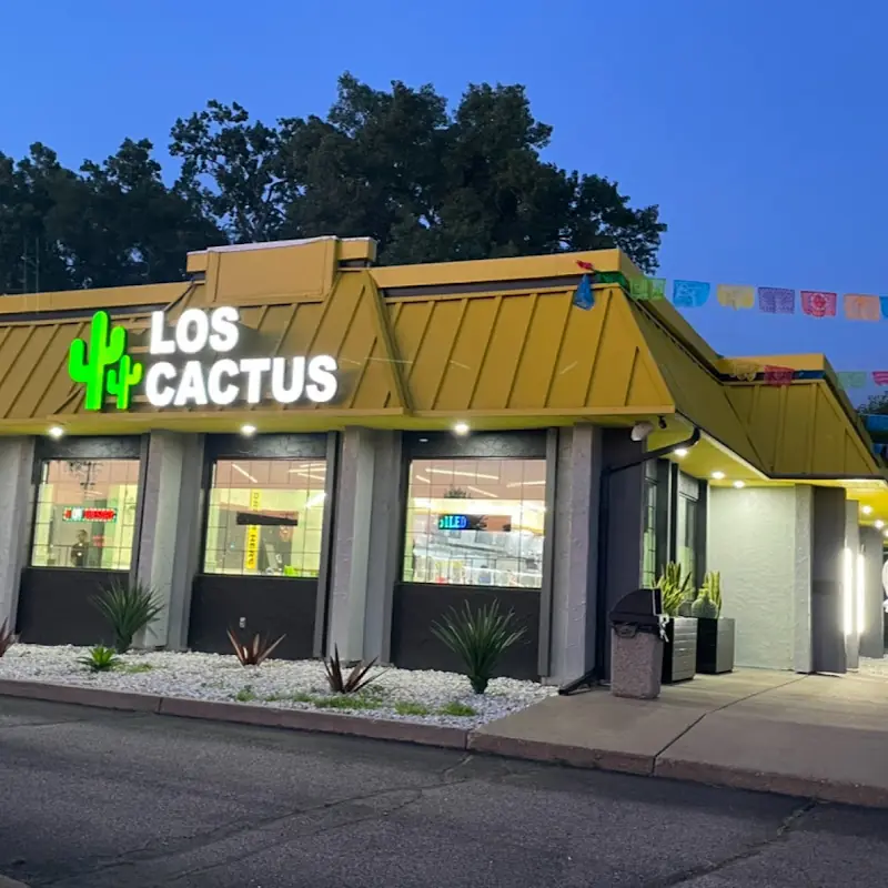 Los Cactus