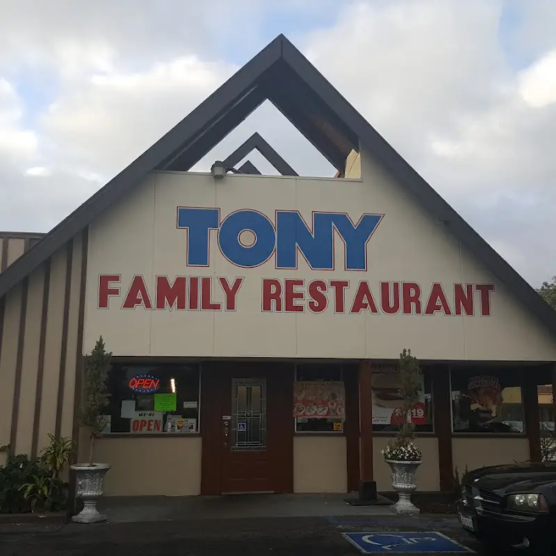 Tony's Restaurant & Mariscos