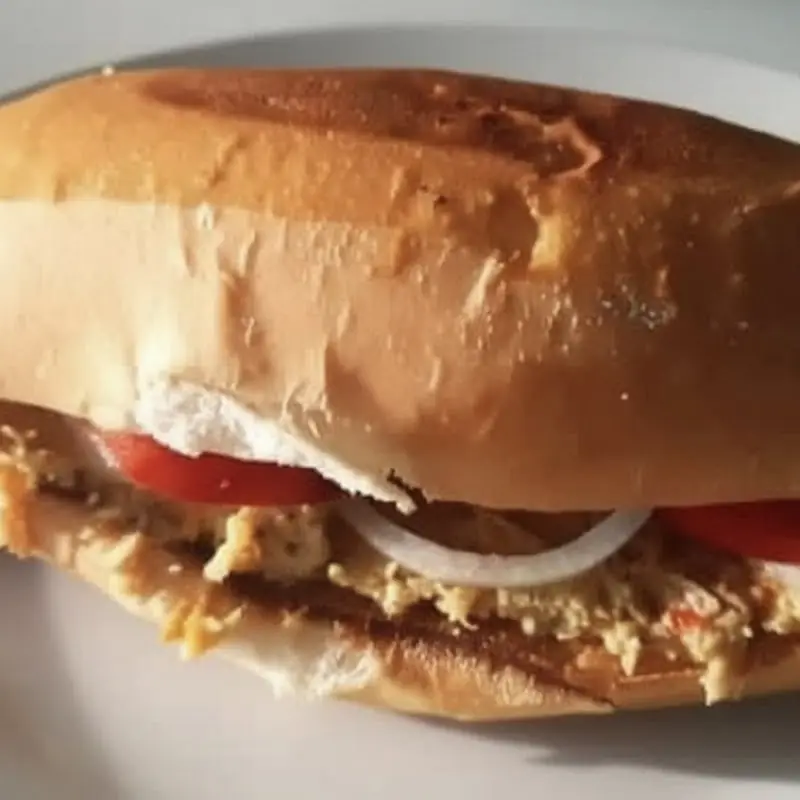 Pan con Pollo / Chicken Sandwich
