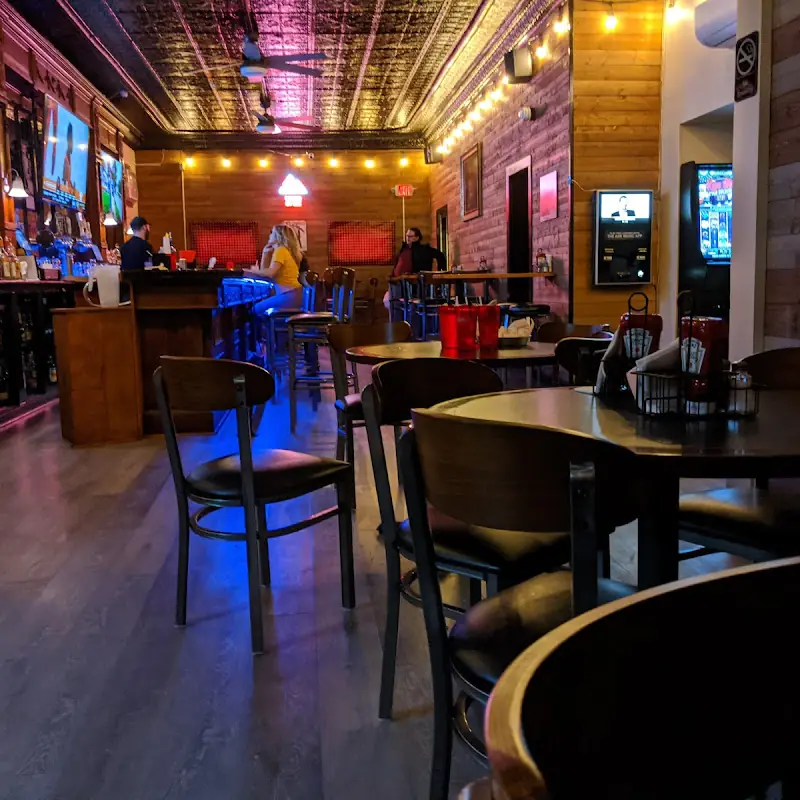 Cosmo's on Oak