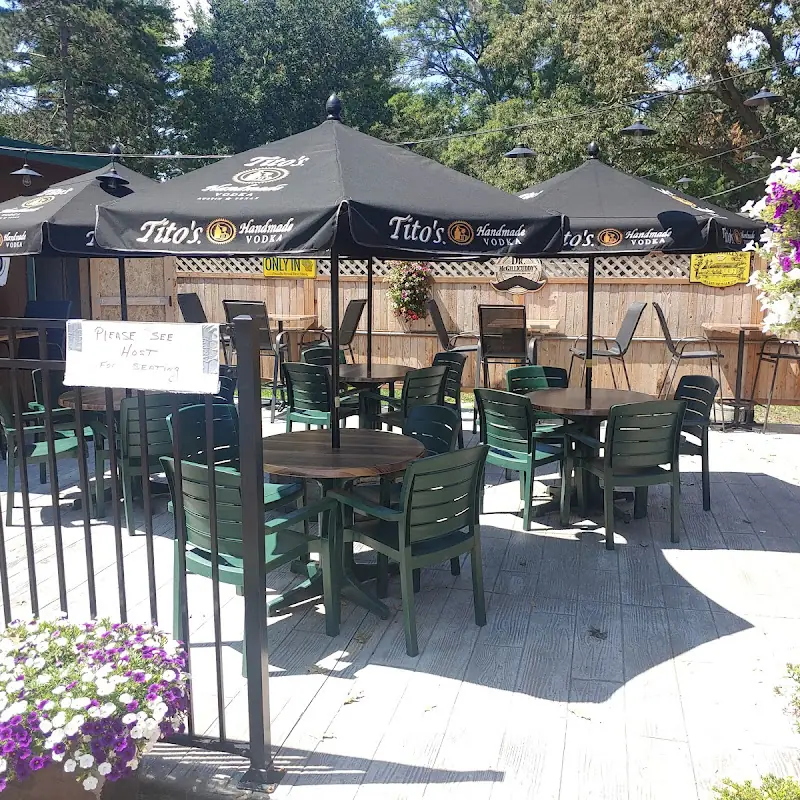 Tracks Bar and Family Dining