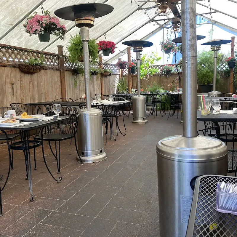 Coach House | Restaurant & Lounge