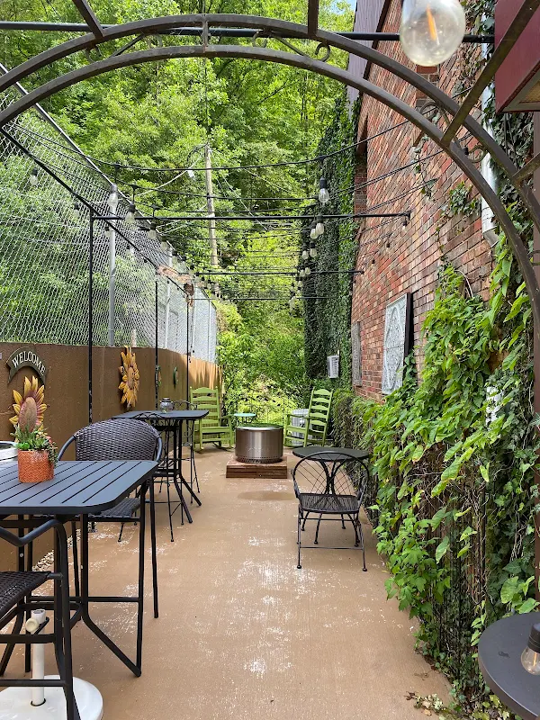 Mona's Creative Catering and Fine Foods Restaurant