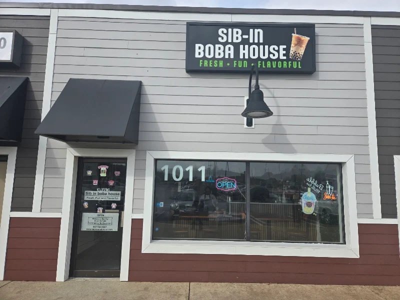 Sib in boba house