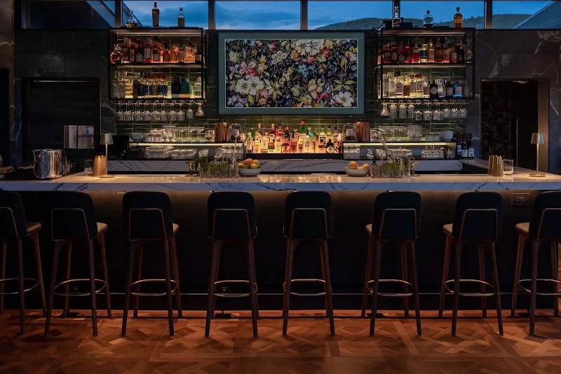 Lookout Bar Avon