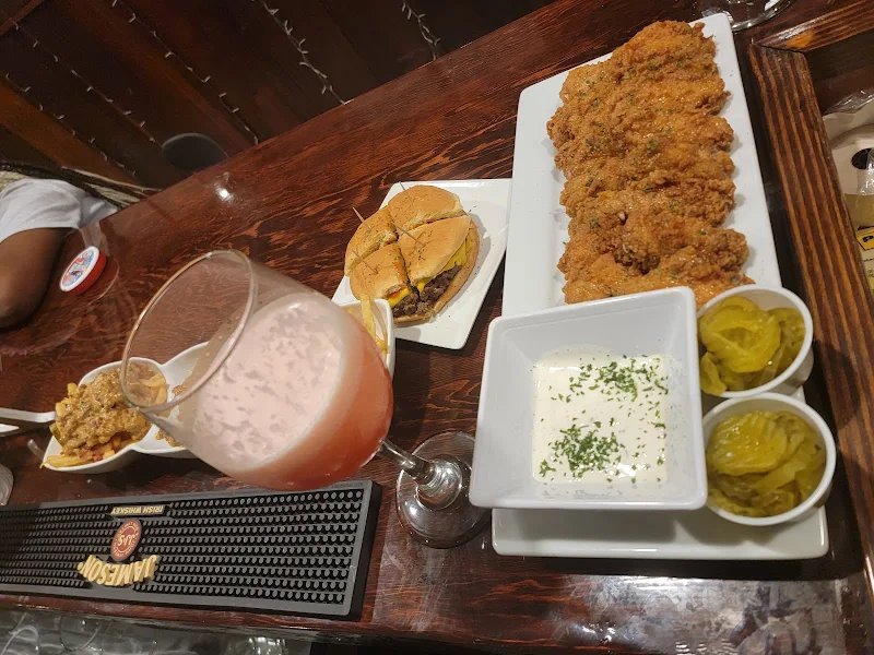 Smack-a-Roo's SportsBar & Grill