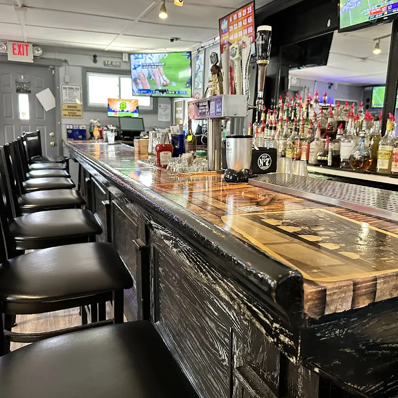 Tap And Growler Bar & Grill