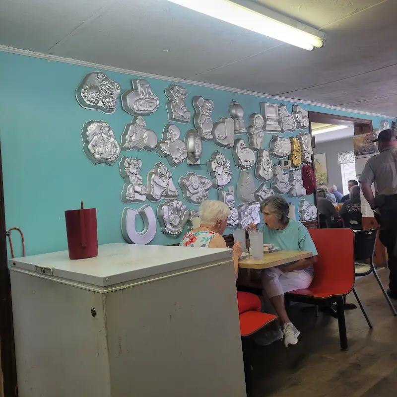 Daisy's Cafe & Bake Shop