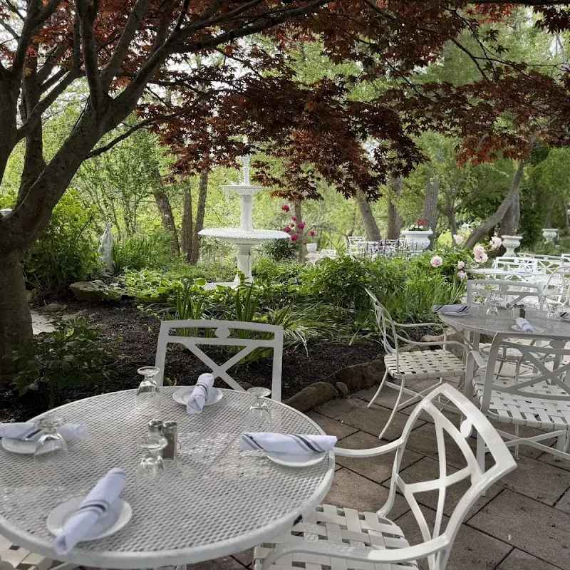 Manisses Restaurant & Bar
