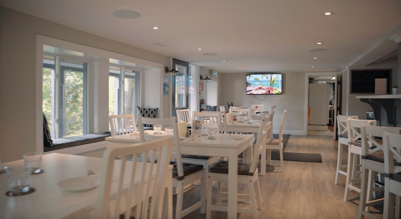 28 North Bar & Lounge
