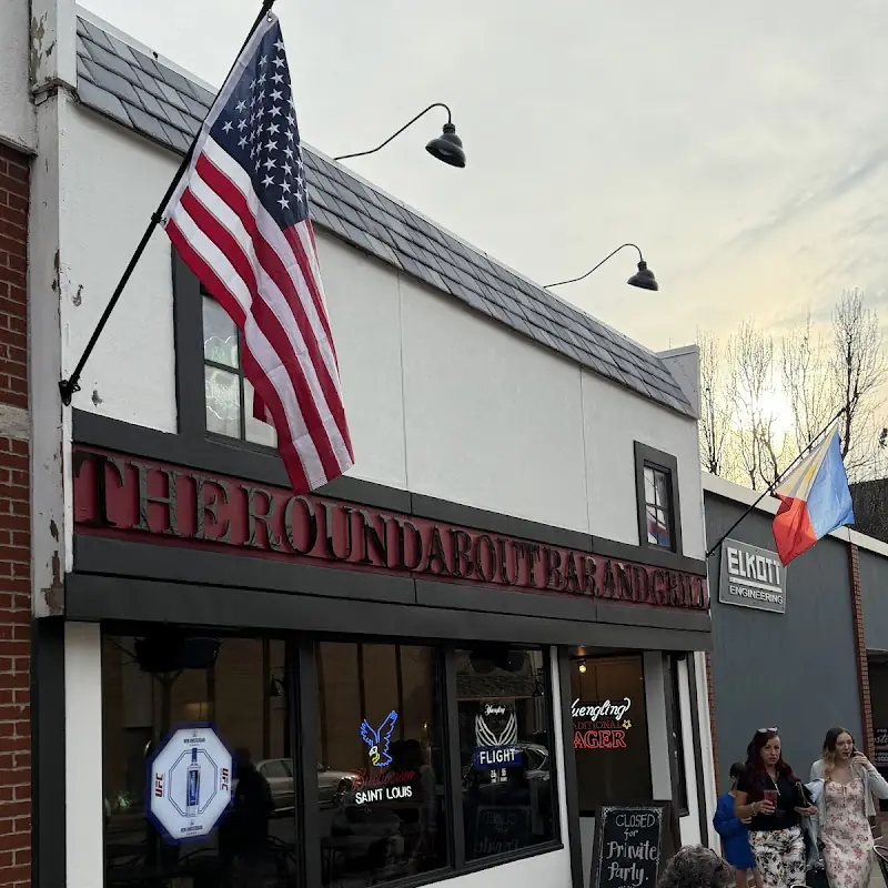 The Roundabout Bar and Grill
