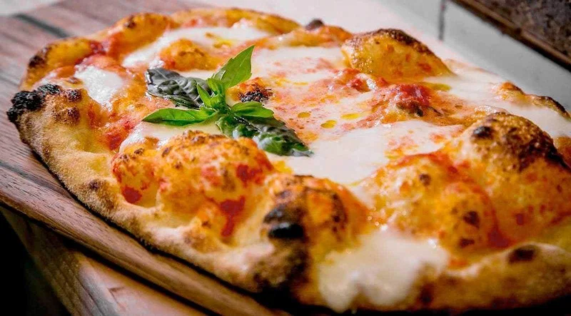 Luna Cucina outdoor cafe specializing in Woodfired Pizza & Pasta