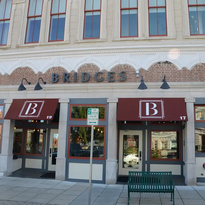 Bridges Craft Pizza & Wine Bar