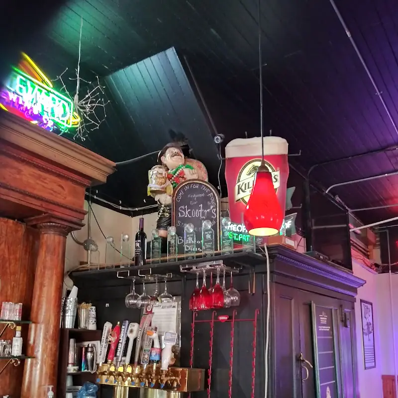 Skootr's Restaurant & Bar