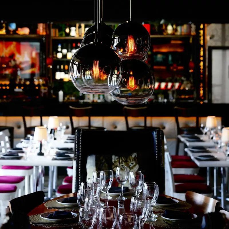 Lola Restaurant & Grill