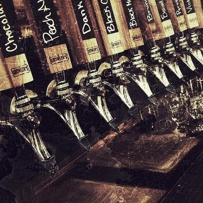 Growler's Taphouse