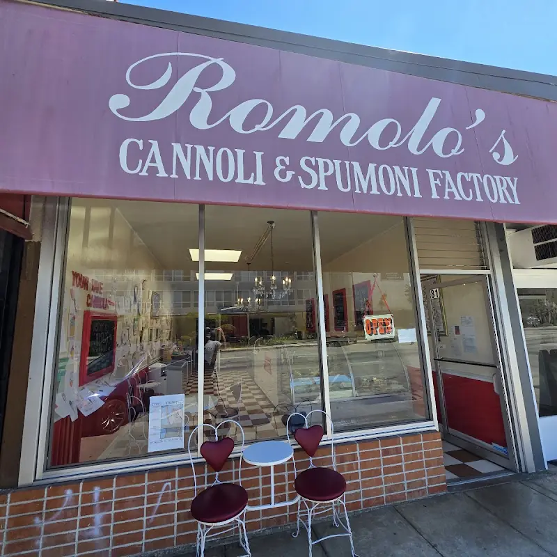 Romolo's Cannoli