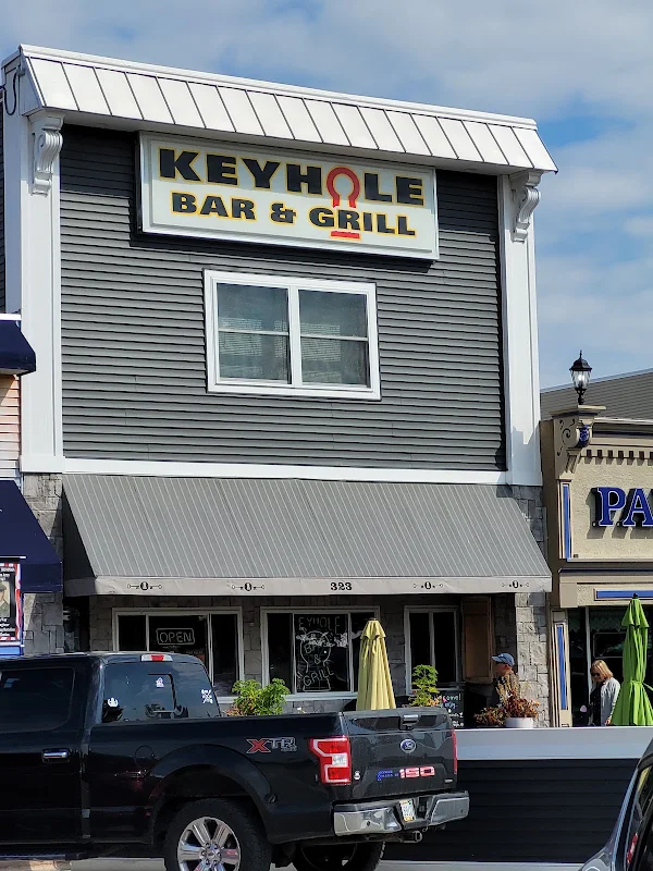 Keyhole Bar & Grill