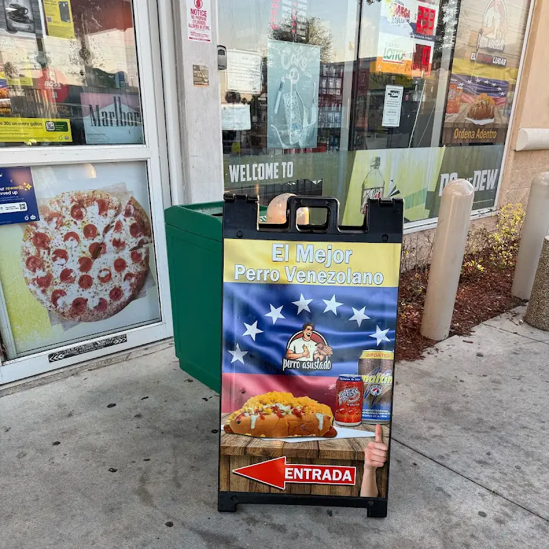 Perro Asustado ADENTRO DE LA GAS STATION // Hot Dog Venezolano // Kissimmee