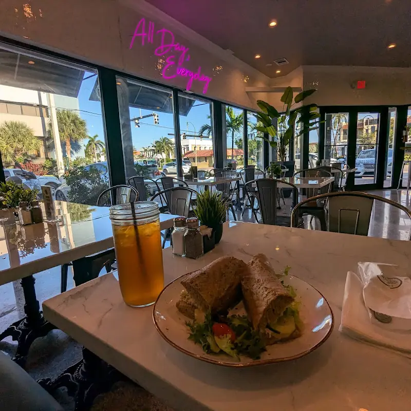 Crema Gourmet Lauderdale By The Sea