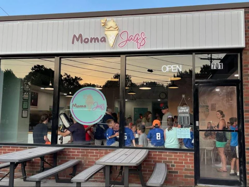 Moma Jaqs