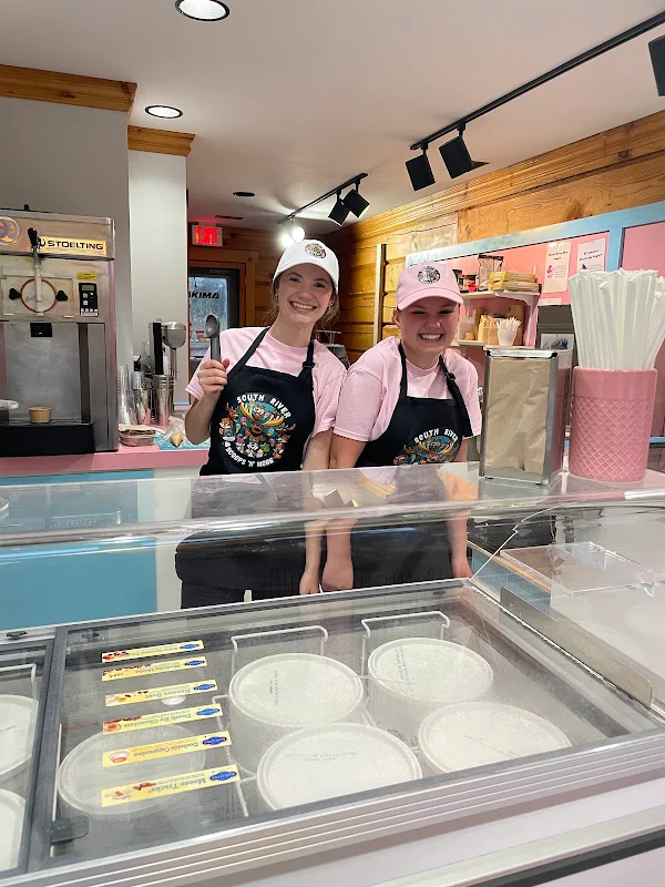 South River Scoops 'N' More