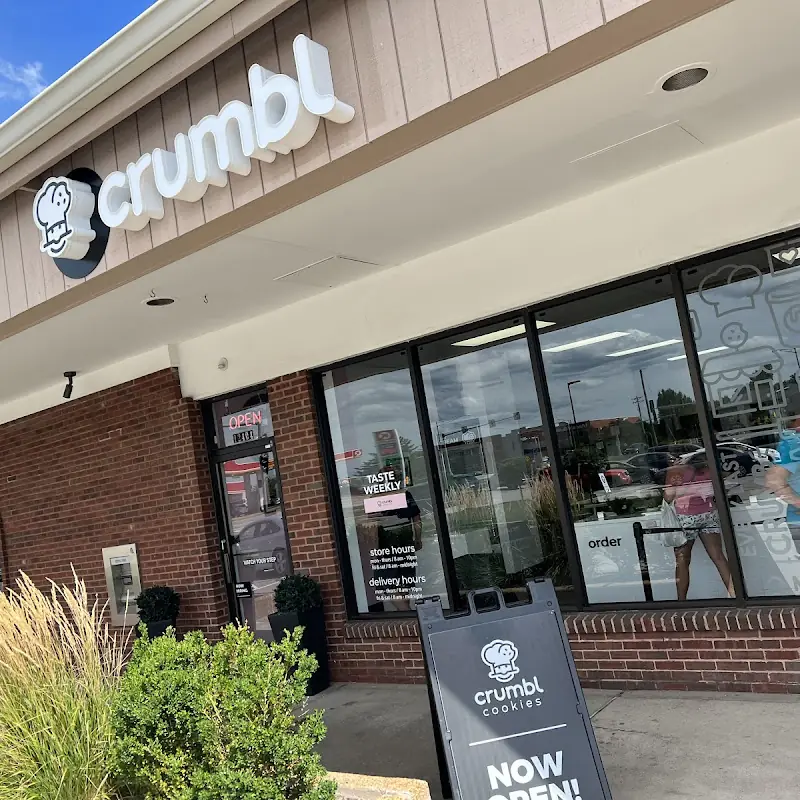 Crumbl – Cookies & Desserts