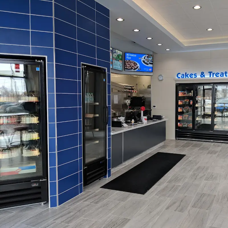 Dairy Queen West (Treat and Cakes)