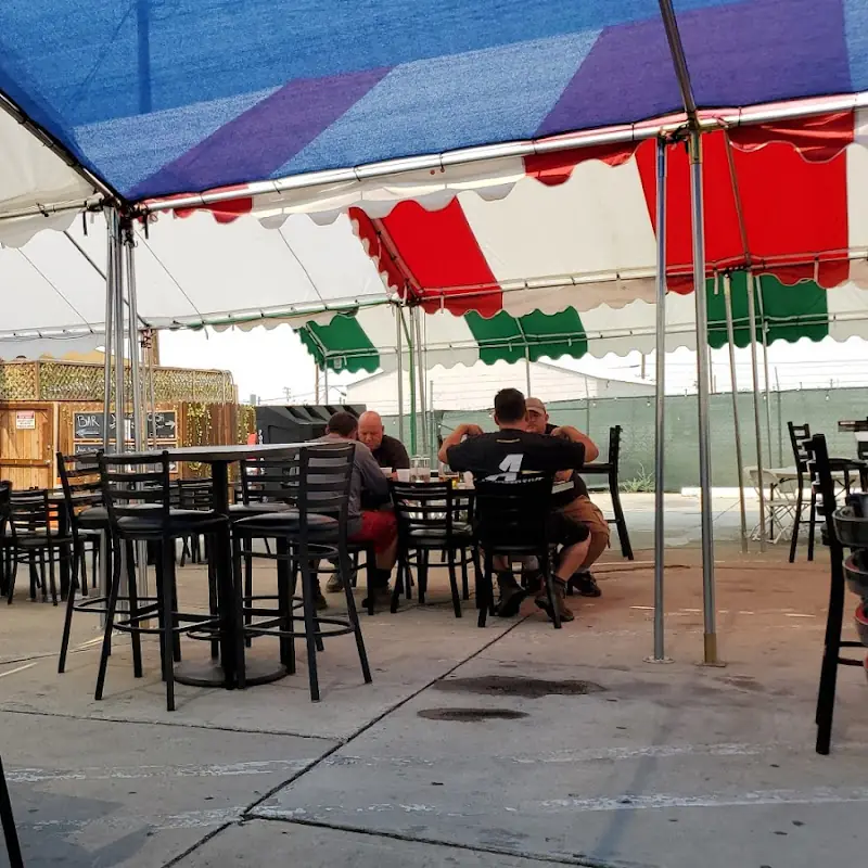 Big Shotz Bar & Grill
