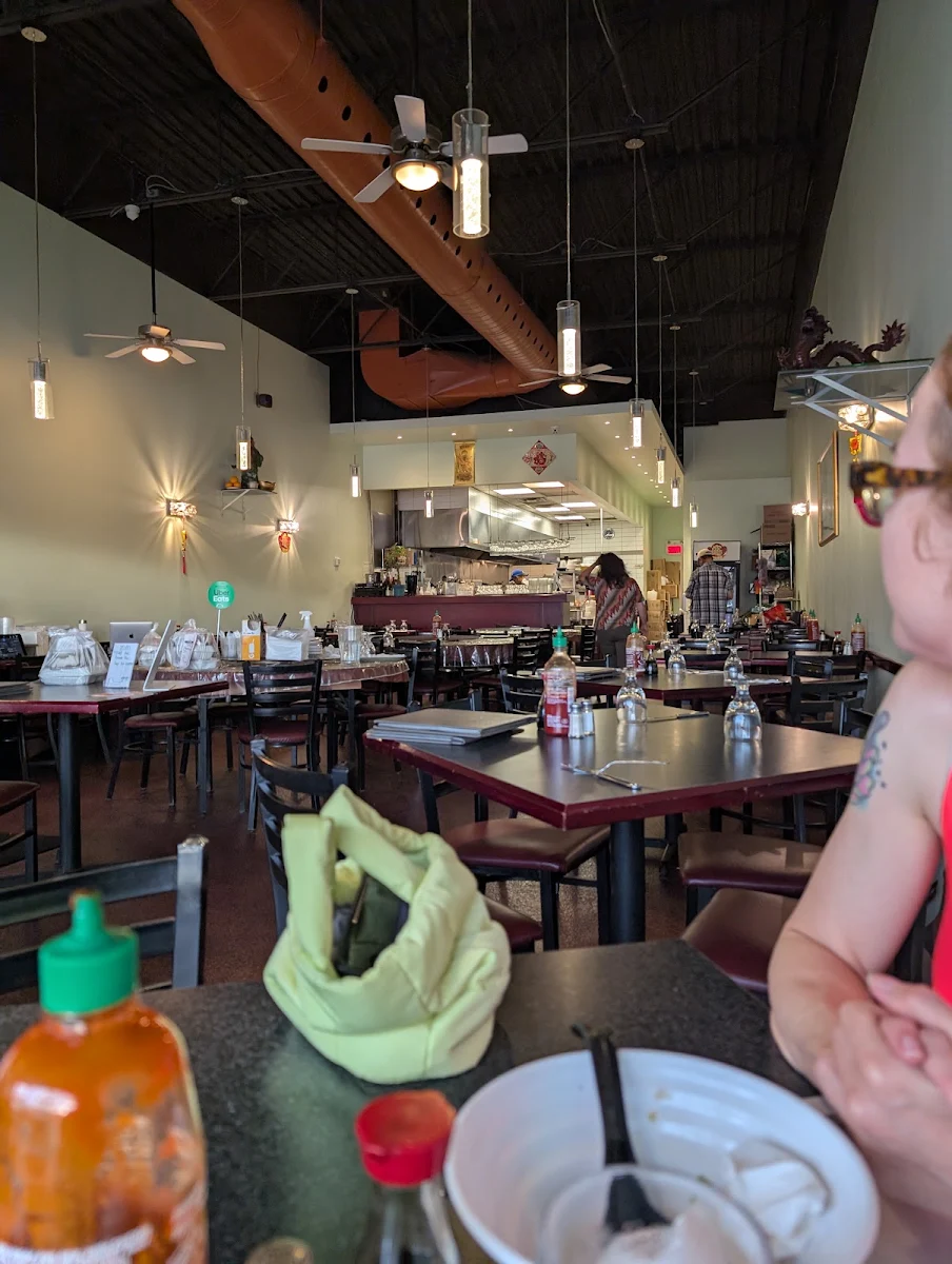 Food & drink, wok cafe des sources