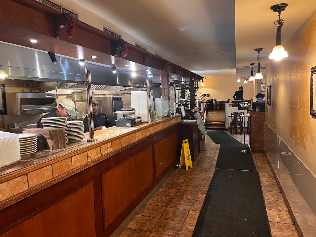 Vibe, Messini Authentic Gyros