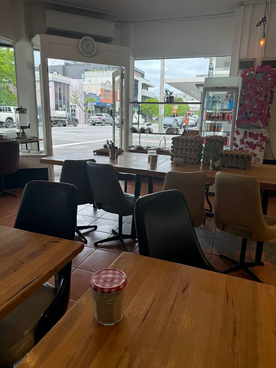 Vibe, Hampton Corner Cafe/Bakery