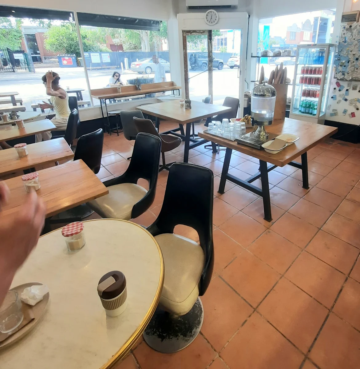 Vibe, Hampton Corner Cafe/Bakery
