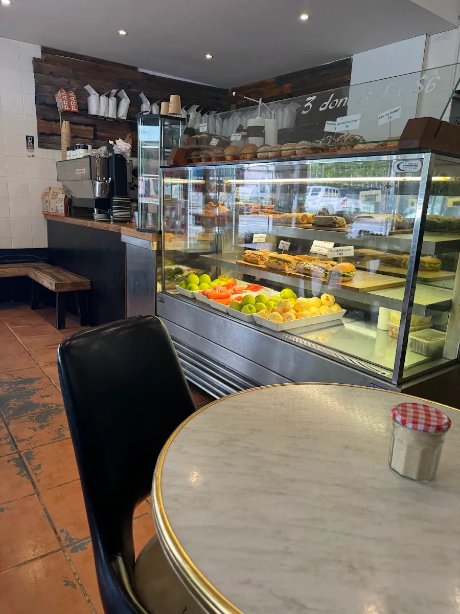 Vibe, Hampton Corner Cafe/Bakery