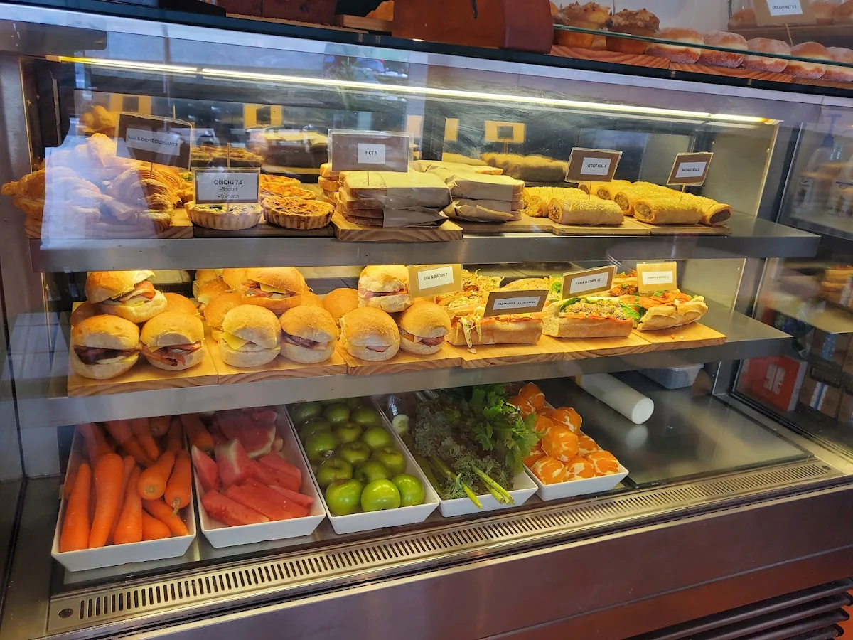 Vibe, Hampton Corner Cafe/Bakery