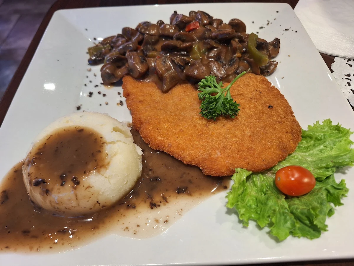 Food & drink, Broken English Bistro