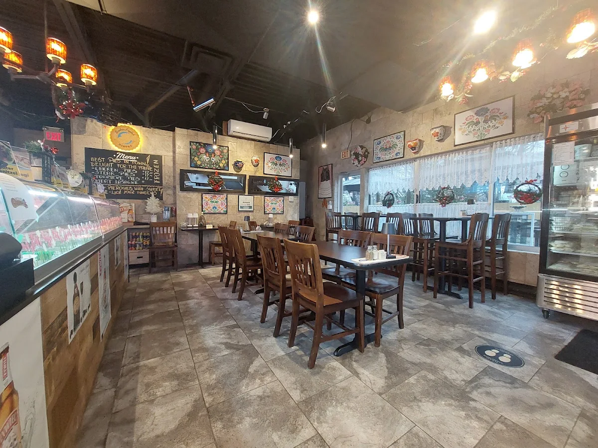 Vibe, Broken English Bistro