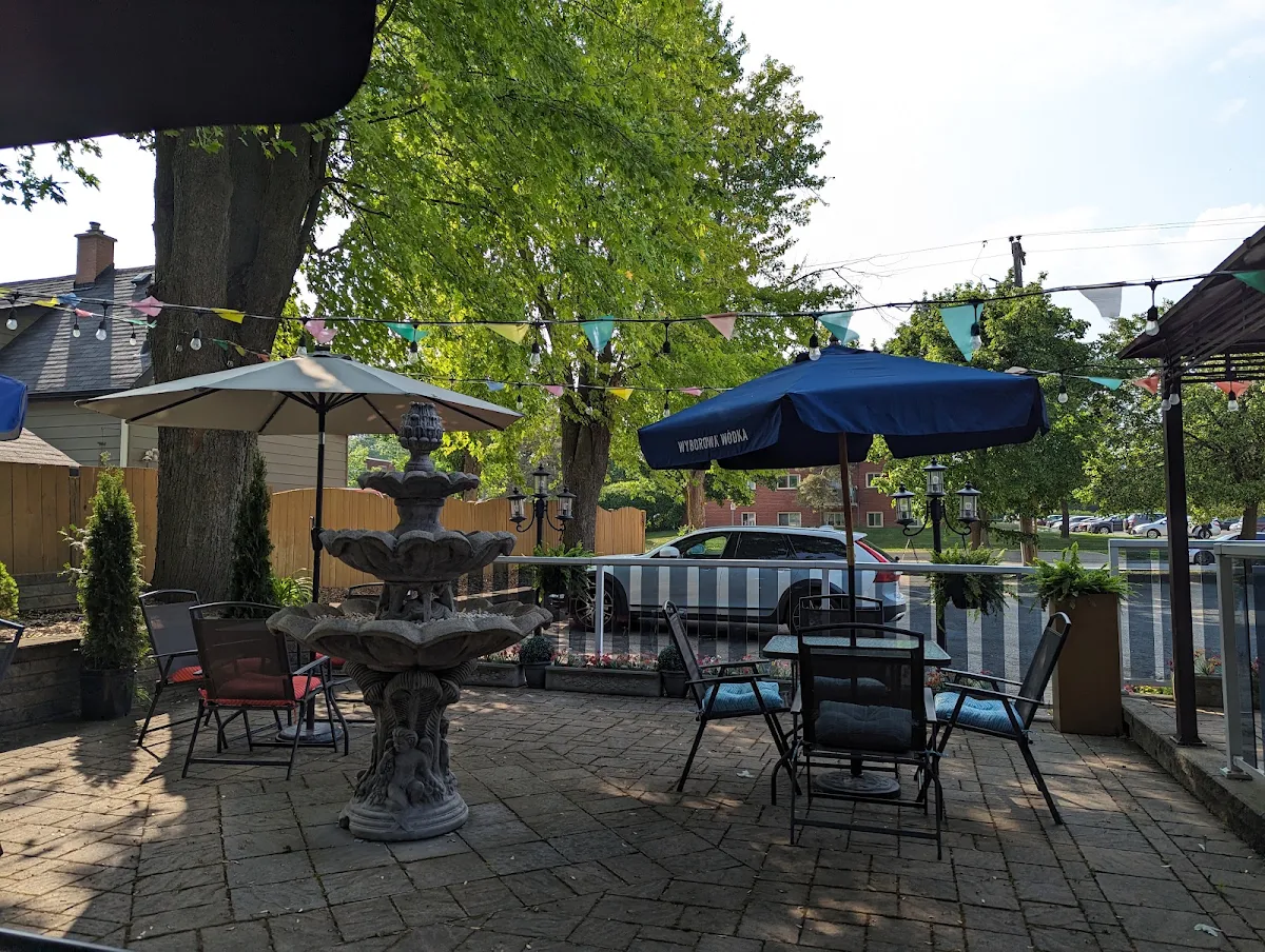 Vibe, Broken English Bistro