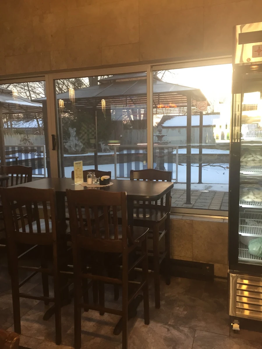 Vibe, Broken English Bistro