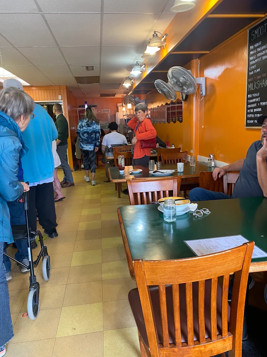 Vibe, Mad Mango Cafe