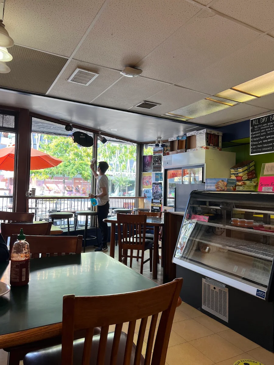 Vibe, Mad Mango Cafe