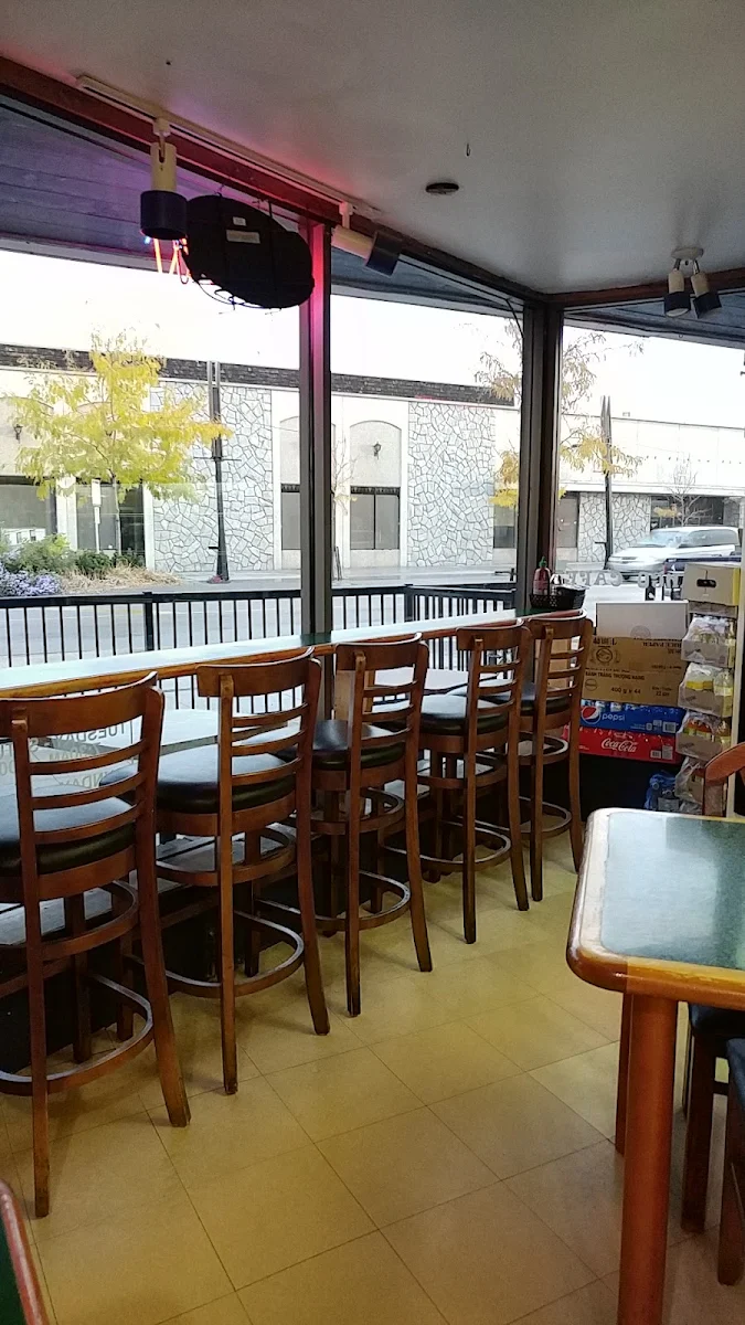 Vibe, Mad Mango Cafe