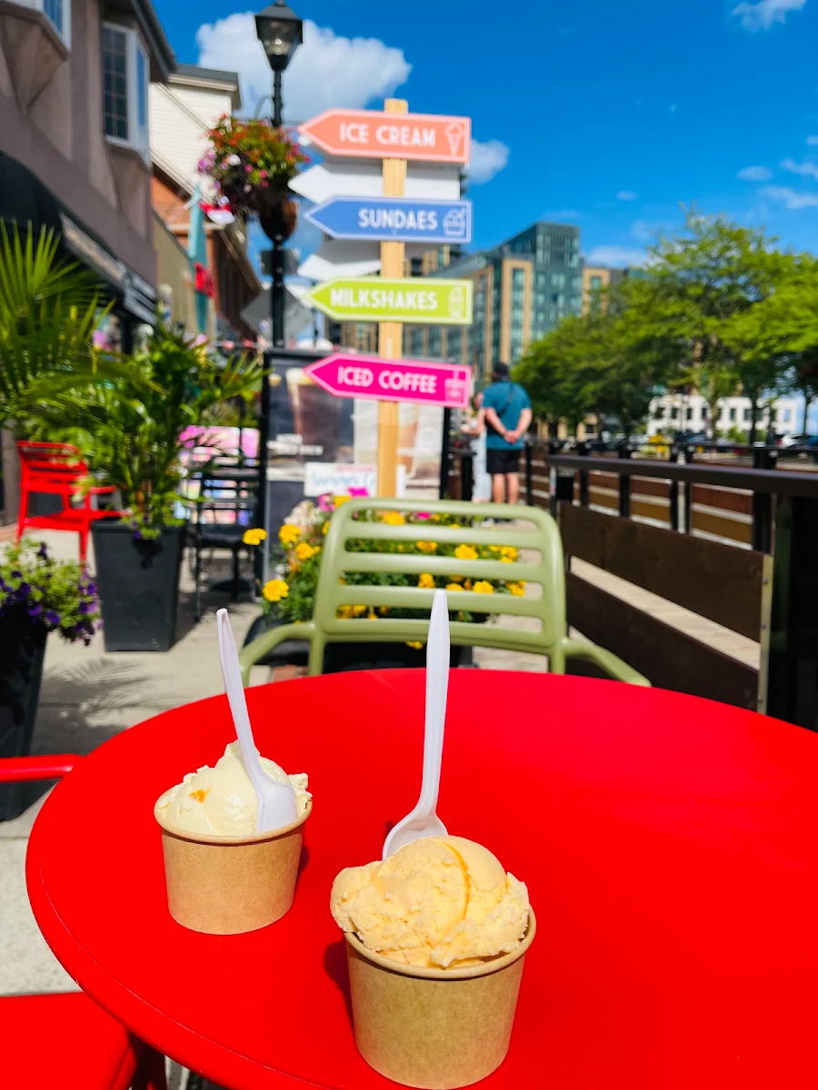 Food & drink, Lakeshore Ice cream cafe
