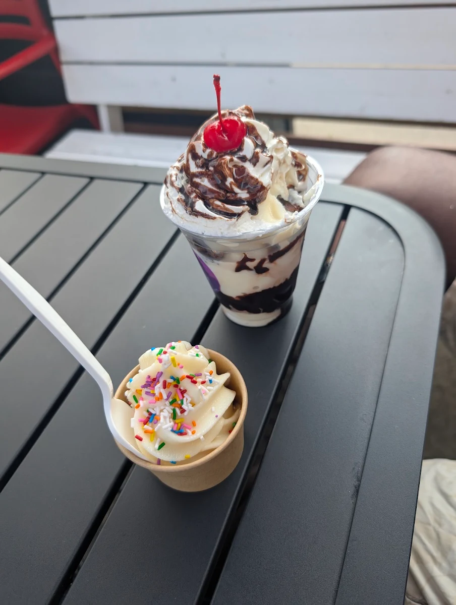 Food & drink, Lakeshore Ice cream cafe
