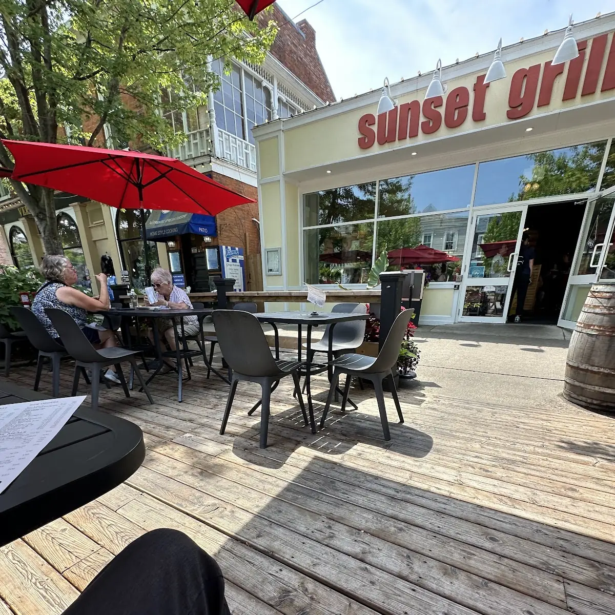 Vibe, Sunset Grill