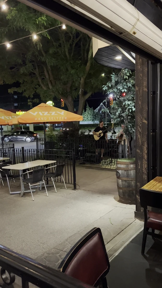Vibe, Johnny Rocco's Italian Grill