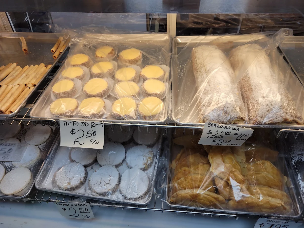 Food & drink, La Rosa Chilena