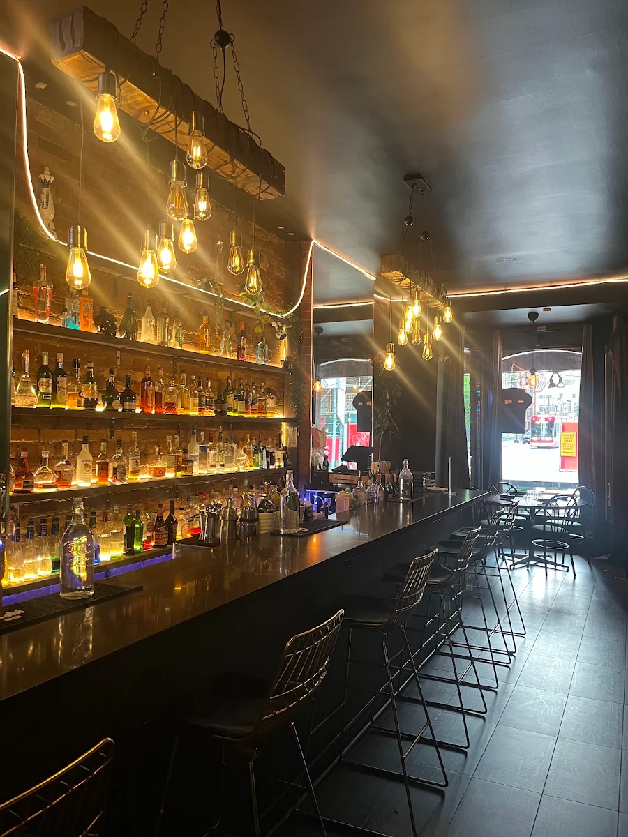 Vibe, New village pizzeria and bar
